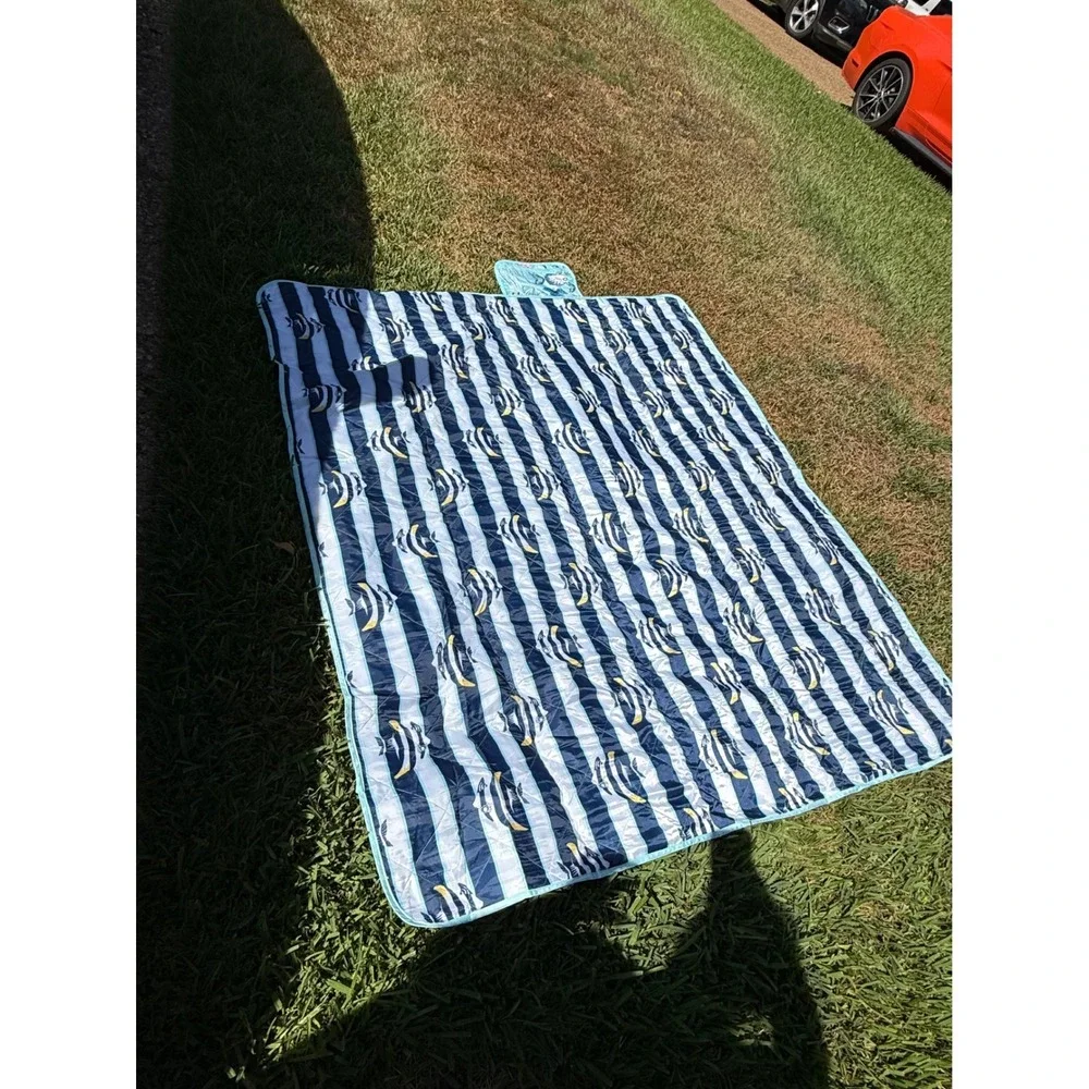 Vera Bradley Picnic Blanket Reversible Fish Shell Print Blue Navy Stripe 27793